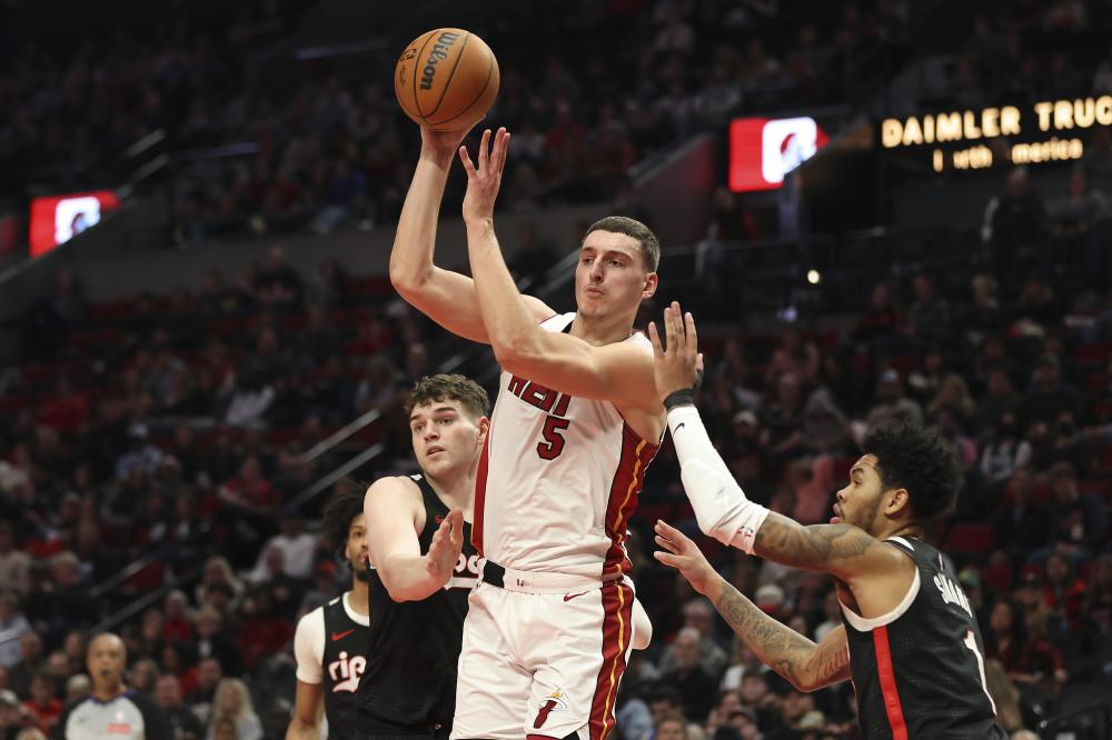 西甲神剧情：从0-2到3-2，乌龙球绝杀，11亿豪门登顶积分榜